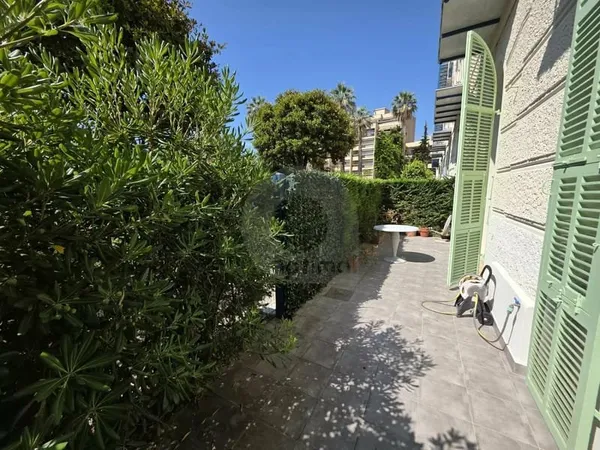 APPARTEMENT BOURGEOIS ORIGINAL MENTON GARAVAN GARAGE
