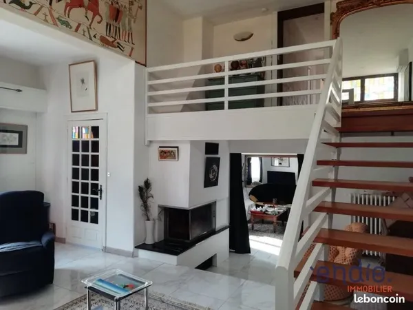 Maison 7 pièces 212 m²