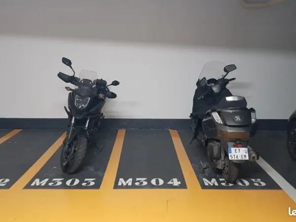 Parking moto ou scooter