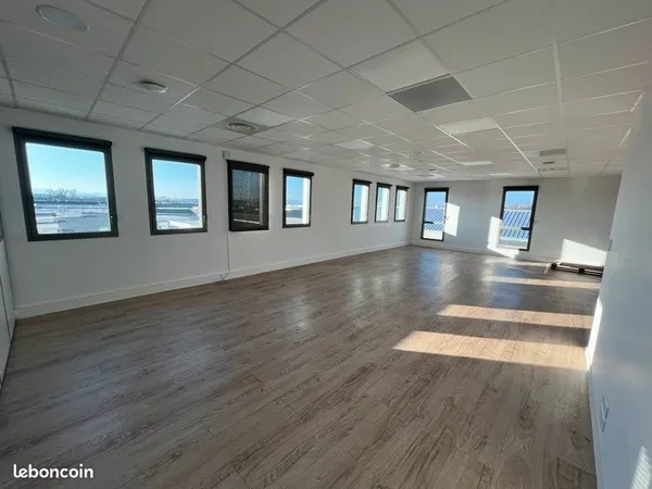 Bureau 350 m²