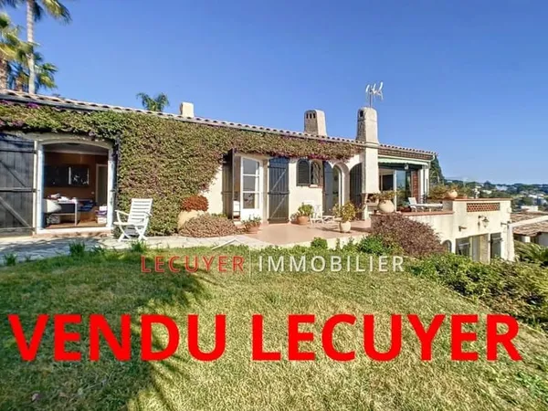GOLFE-JUAN - COLLINES Villa provençale d'une surface de 150 m²