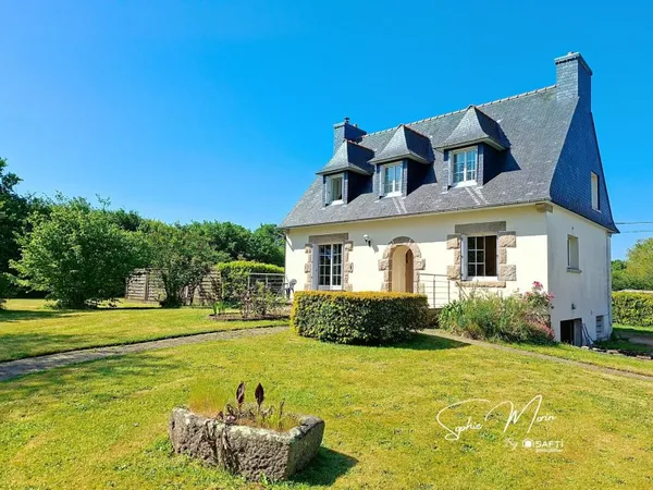 Néo-bretonne sur jardin arboré de 2000 m²