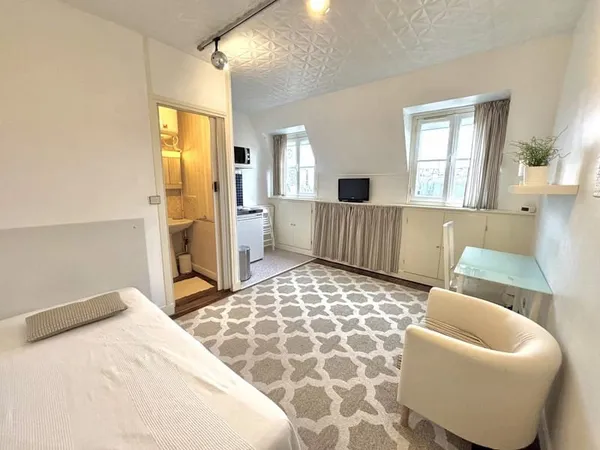 PARIS 17EME PEREIRE / PLACE PEREIRE STUDETTE + PETITE CHAMBRE AU 6EME ET DERNIER ETAGE AVEC BELLE VU