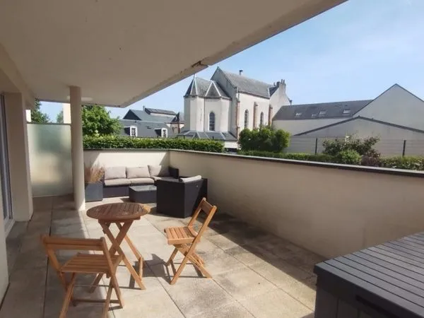 À vendre - Charmant appartement refait à neuf en 2023 avec grande terrasse et parking en sous-sol