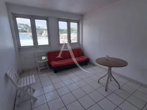 Studio 1 pièce 17 m²