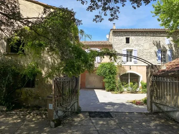 Maison 7 pièces 220 m²