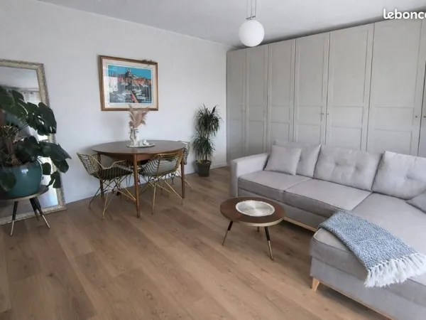 Appartement T2 lumineux avec loggia, garage et parking - Loup Pendu