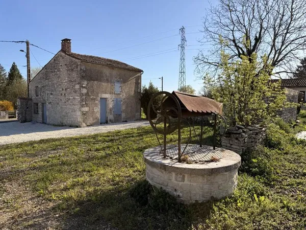 Maison en pierre de 2 pièces principales