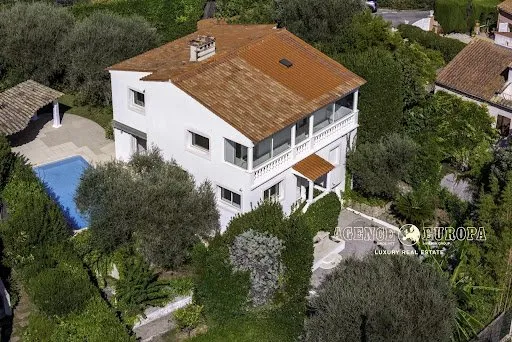 Villa 5 pièces 205 m²