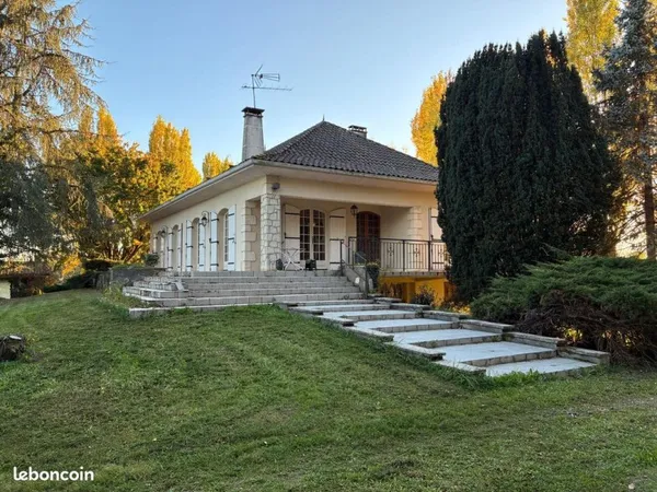 Grande maison 260 m2 sur terrain arboré 7000 m2