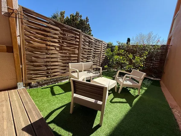 * *Plage & Bord De Mer * *Appartement REZ-DE-JARDIN ** (83430) SAINT MANDRIER SUR MER **