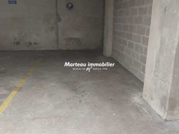 Parking / box Le Mans