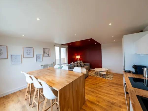 IMMEUBLE DE 5 LOTS / QUARTIER BOURNY LAVAL