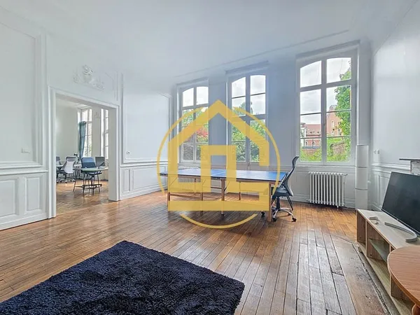 Appartement atypique avec entrée privée et jardin 6 pièces hy