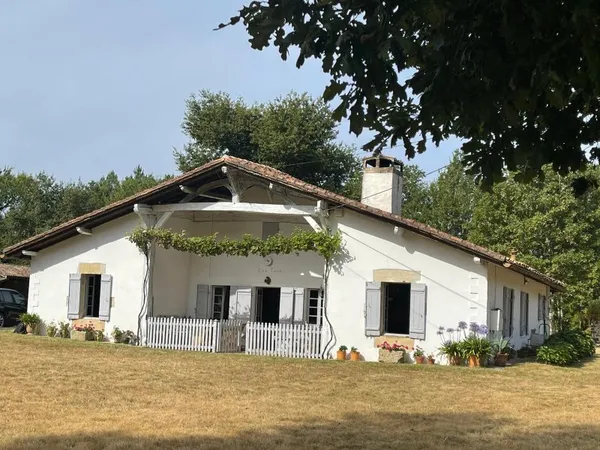 FERME LANDAISE SUR UN BEL AIRIAL