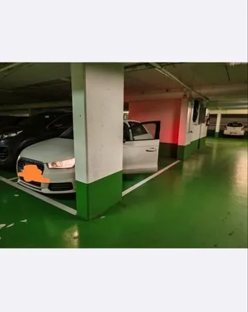 Parking villa Haussmann a louer 85