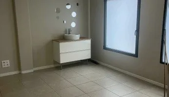 Local professionnel 64 m²
