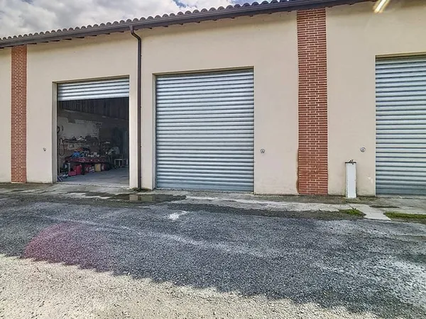 Hangar sécurisé de 100m²
