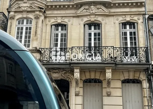 Mise en vente : hôtel particulier à Bordeaux, dans l'hyper-centre, près de la Cathédrale. Immeuble b