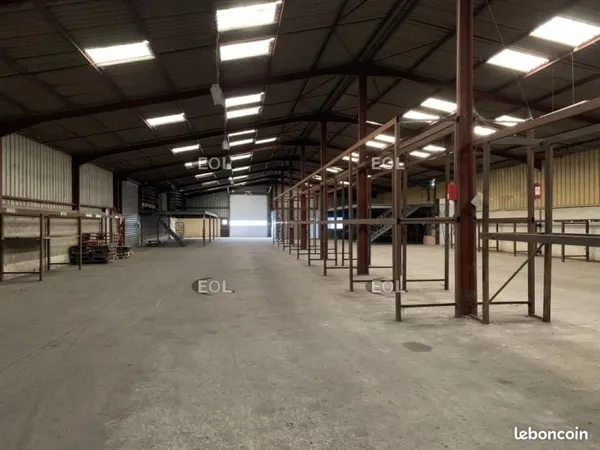 Local d'activité 2 496 m²