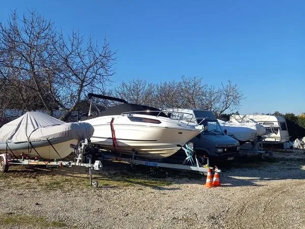 Parking bateaux / jet-ski /camping car / vehicule