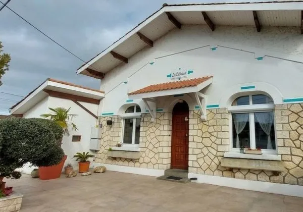 Maison + appartement + studio + triple garage