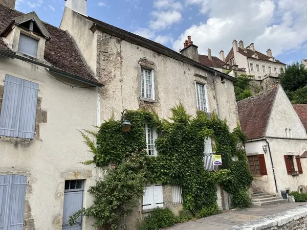 Maison de ville en bourdure de l'Armançon - SEMUR EN AUXOIS