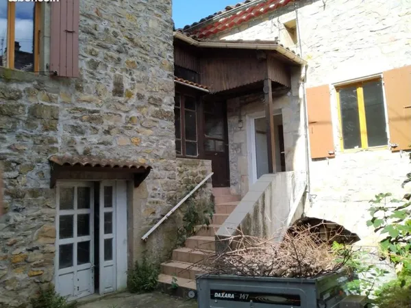 MAISON DE VILLAGE 110 m2 sur 950 m2 de terrain