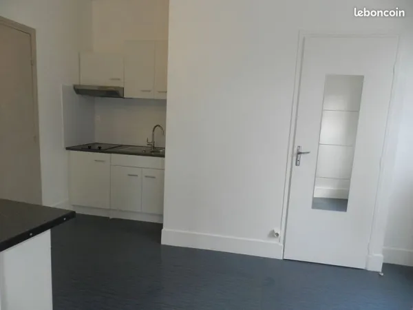 F1 Bis 25M² Nancy Gare - 460 CC (CHAUFFAGE COMPRIS)