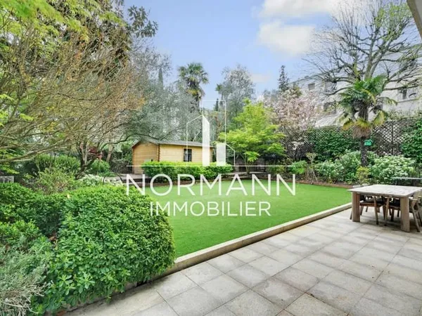 NEUILLY SUR SEINE - SAINT JAMES / DELABORDERE - REZ DE JARDIN 400 M2