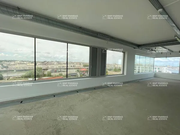 Bureaux 615 m²