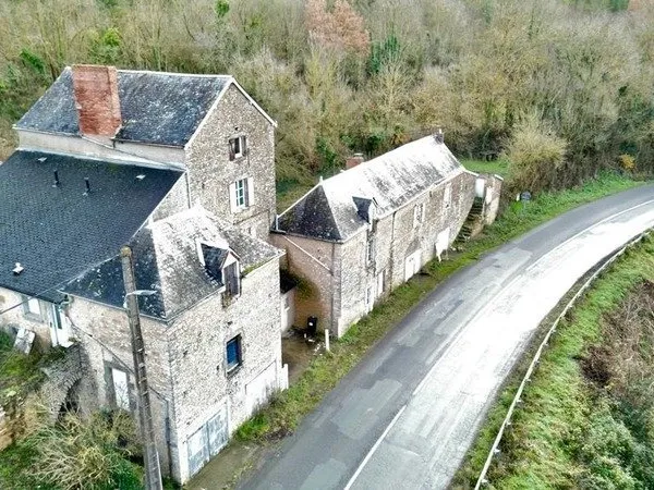 Dpt Deux Sèvres (79), à vendre AIRVAULT immeuble 4 LOTS Terrain 4573 m²