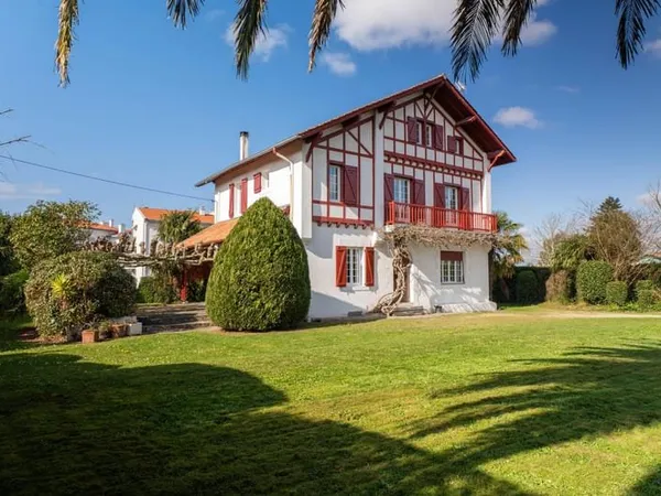 Maison 8 pièces 205 m²