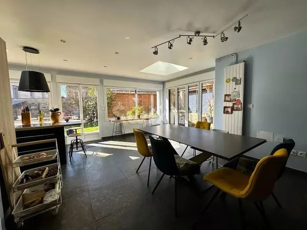 Maison 7 pièces 282 m²