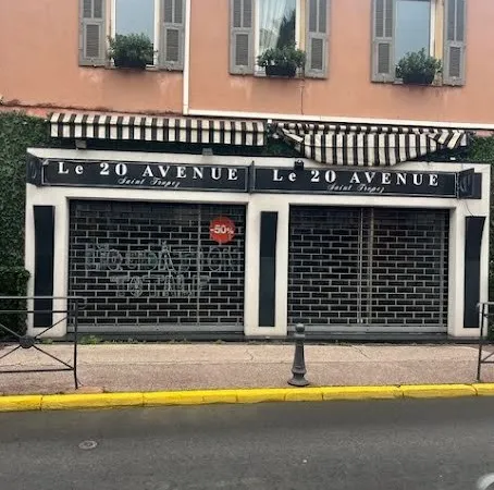 Local 1 pièce 300 m²