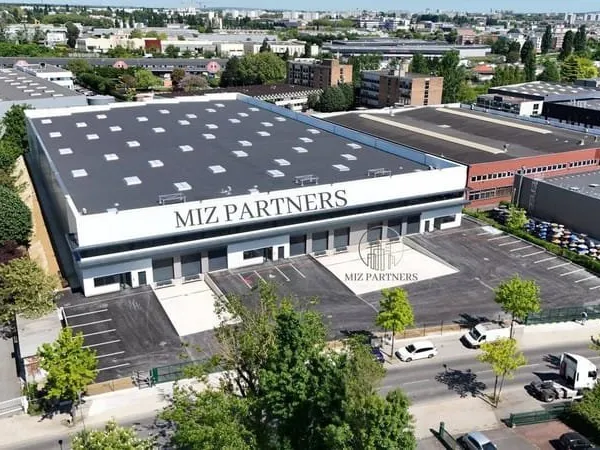 Entrepôt 6810 m²