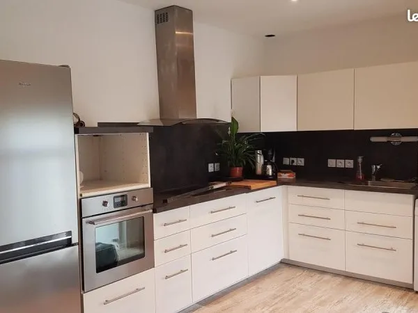 Grande chambre à louer dans colocation