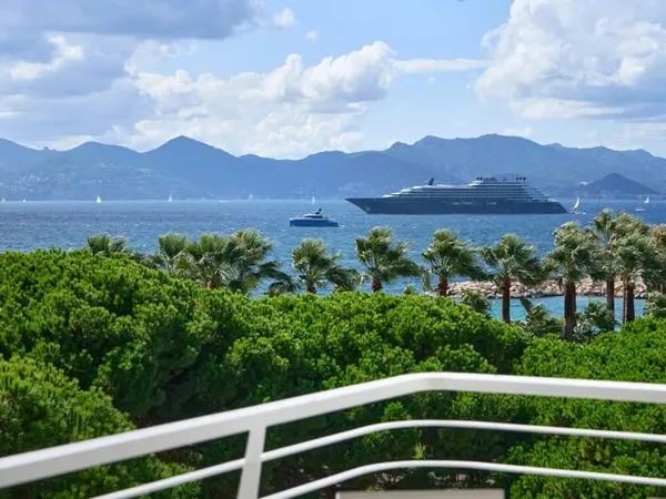 Cannes Croisette - Appartement d'Exception - Étage Élevé - Vue Mer Panoramique