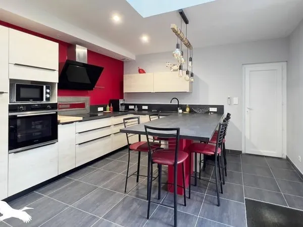 Maison 7 pièces 215 m²