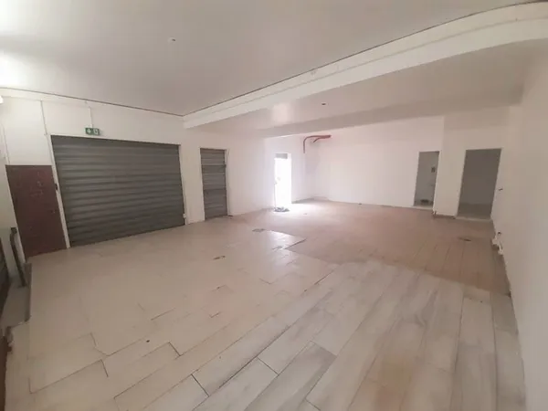 Local commercial de 68 m2 en plein centre-ville