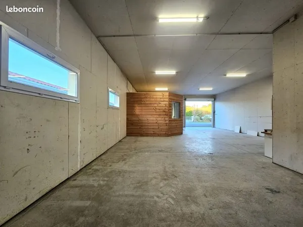 Atelier, Bureau, Local, Box, Entrepot, Garage -115m²-