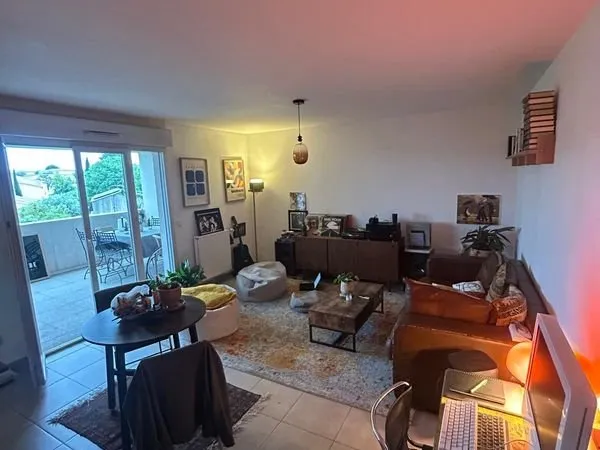 Chambre en colocation meublée - Appartement tout équipé - Disponible mi-mai