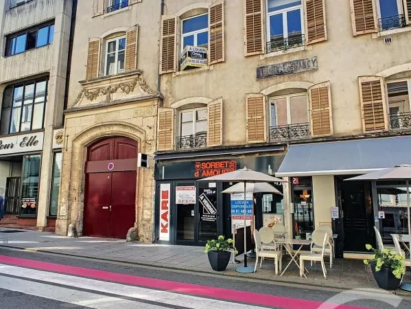 Studio 3 pièces 75 m²
