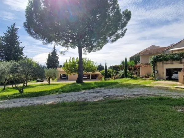 Propriété 300 m² habitables + dépendances 400 m², sur 7800 m².