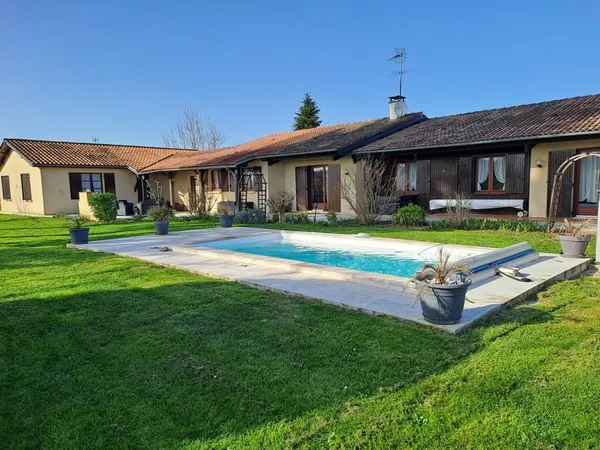 MAISON DE PLAIN-PIED - 3 CHAMBRES + GITES PROCHE DE LA REOL
