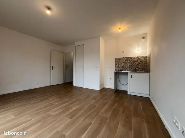 Appartement 1 pièce 28 m² + terrasse, jardin 8 m²