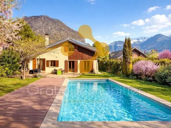Maison d'architecte avec piscine - 191 m² /Terrain 1 500 m² /Saint-Jean-de-Maurienne