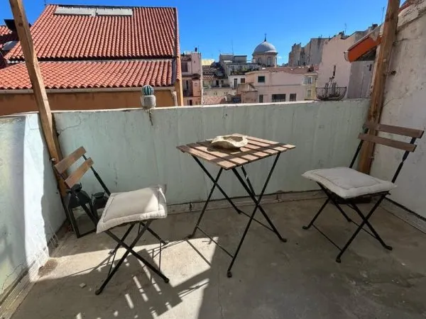 A LOUER T2 AVEC TERRASSE PROXIMITE LYCEE THIERS MARSEILLE 13001