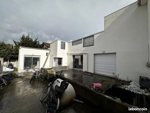 Maison 15 pièces 300 m²