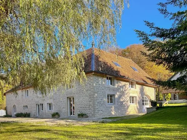 MARCHAUX CHAUDEFONTAINES - LES COMBOTTES - LE DOMAINE DANS SON ECRIN DE VERDURE